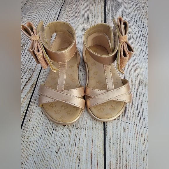 Juicy Couture Infant size 5 Sandals - Picture 2 of 6